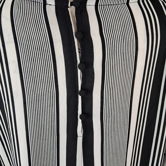 Vince Camuto Graphic Black And White Striped Top And Skirt Set Size Medium - Picture 5 of 10